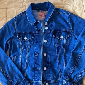levi’s dark wash denim jacket
